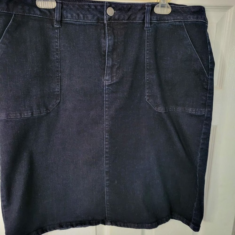 Croft and Barrow knee-length dark denim skirt Size‎ 18